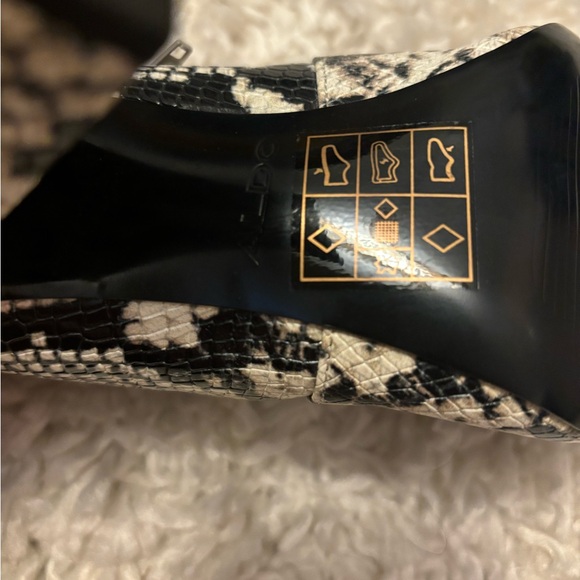 Also snake skin boot - Picture 4 of 5